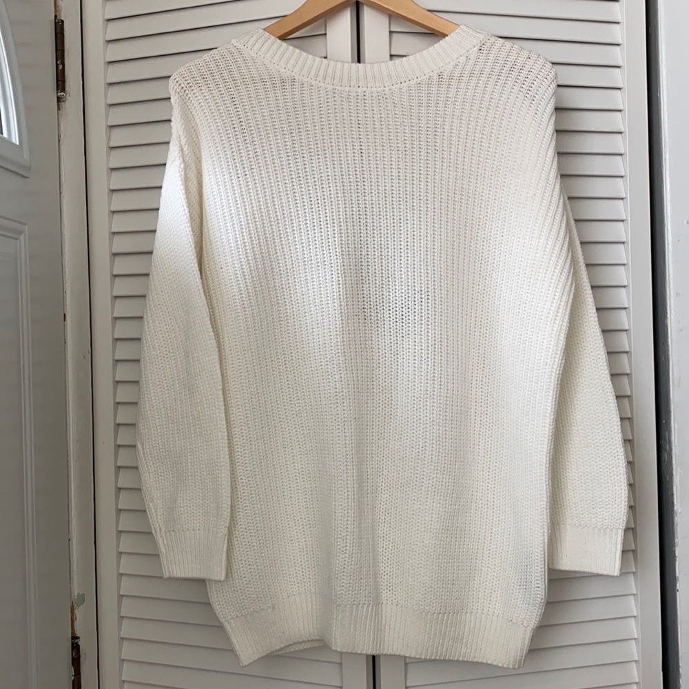 💎 NWT Forever 21 Deep V Back White Sweater